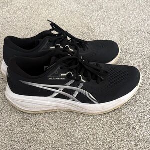ASICS Gel-Cumulus Black and White Sneakers
